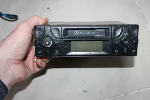 Mercedes-Benz E W210 Radio/CD/DVD/GPS-pääyksikkö A2108200986