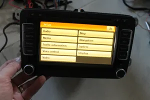 Volkswagen Tiguan Unità principale autoradio/CD/DVD/GPS 1T0035680C