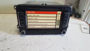 Volkswagen PASSAT B7 Unité principale radio / CD / DVD / GPS 1T0035680D