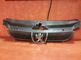 Peugeot 406 Grille calandre supérieure de pare-chocs avant 9631250277