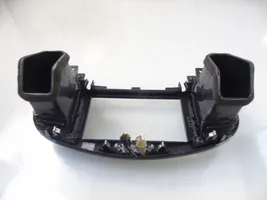 Nissan Juke I F15 Griglia di ventilazione centrale cruscotto 682601KE0A