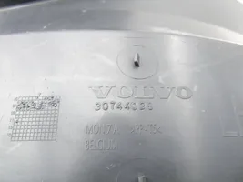Volvo C30 Revestimientos de la aleta guardabarros antisalpicaduras trasera 30744038