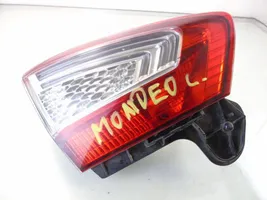 Ford Mondeo MK IV Задний фонарь в кузове 
