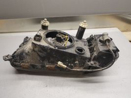 Volkswagen PASSAT B3 Lampa przednia 205049B