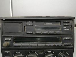 BMW 7 E38 Unité principale radio / CD / DVD / GPS 8391104