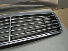 Mercedes-Benz E W210 Atrapa chłodnicy / Grill 2108880123