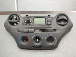 Toyota Yaris Panel / Radioodtwarzacz CD/DVD/GPS 8611052021B0