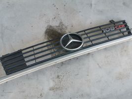 Mercedes-Benz Vito Viano W638 Grille calandre supérieure de pare-chocs avant 