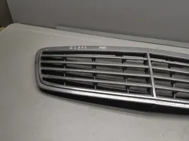 Mercedes-Benz C W203 Atrapa chłodnicy / Grill A2038800183