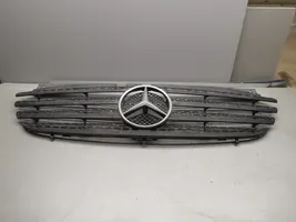 Mercedes-Benz Vito Viano W639 Etupuskurin ylempi jäähdytinsäleikkö A6398800185