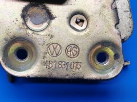 Volkswagen K70 Etuoven lukko 481837015