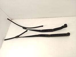 Subaru Legacy Ножка стеклоочистителей лобового стекла 16621
