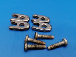 Nissan Note (E11) Support de pince d'injecteur de carburant 