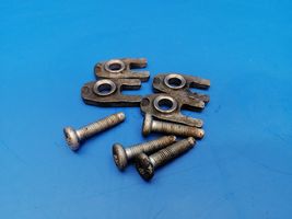 Nissan Note (E11) Support de pince d'injecteur de carburant 