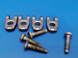 Nissan Note (E11) Support de pince d'injecteur de carburant 