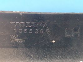 Volvo 760 Šoninė apdaila prie galinės sėdynės (apačia) 1365309