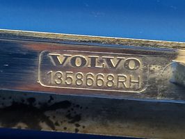 Volvo 760 Modanatura della barra di rivestimento del paraurti anteriore 1358668