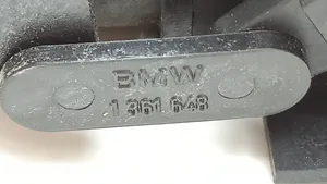 BMW 7 E23 Kojelaudan sivutuuletussuuttimen kehys 1366723