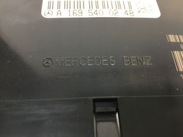 Mercedes-Benz A W169 Licznik / Prędkościomierz A1695400248