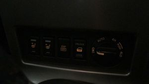 Nissan Pathfinder R51 Zestaw przełączników i przycisków 96988EB41A