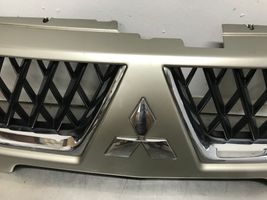 Mitsubishi Pajero Sport I Maskownica / Grill / Atrapa górna chłodnicy 7450A029