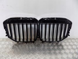 BMW X7 G07 Grotelės viršutinės 8094566