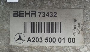 Mercedes-Benz C AMG W203 Välijäähdyttimen jäähdytin A2035000100