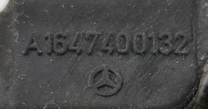 Mercedes-Benz ML W164 Rygiel zamka drzwi tylnych samochodów dostawczych A1647400132