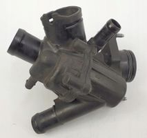 Mercedes-Benz A W176 Boîtier de thermostat / thermostat 