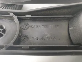 Mercedes-Benz A W169 Korbka szyby drzwi tylnych A1697600002