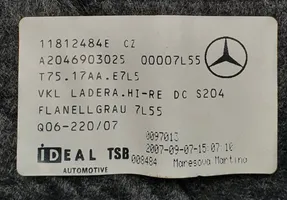 Mercedes-Benz C W204 Tavarahyllyn kannen suojalista A2046903025