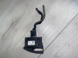 Skoda Rapid (NH) Interrupteur feux de détresse 5JA953507D