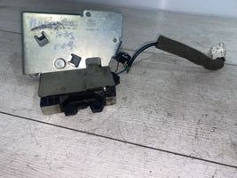 Ford Mondeo Mk III Siłownik zamka tylnej klapy bagażnika F00P2ED429