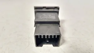 Skoda Fabia Mk1 (6Y) Przełączniki podgrzewania foteli 6Y0963564A