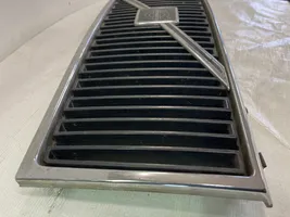 Volvo 740 Grille calandre supérieure de pare-chocs avant 1369618