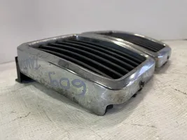 BMW 3 E30 Etusäleikkö 51131884350