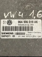 Volkswagen Golf IV Sterownik / Moduł ECU 06A906019AK