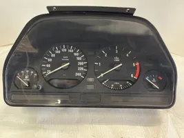 BMW 5 E34 Compteur de vitesse tableau de bord 9220300950