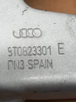 Audi A5 8T 8F Zawiasy pokrywy / maski silnika 8T0823301