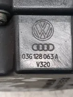 Volkswagen PASSAT B6 Clapet d'étranglement 03G128063A