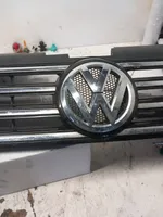 Volkswagen PASSAT B7 Grille calandre supérieure de pare-chocs avant 3AA853651