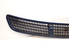 Mercedes-Benz C W203 Kratka wlotu powietrza na maskę 2038800205