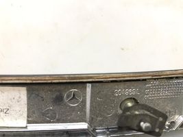 Mercedes-Benz E W211 Kojelaudan hansikaslokeron lista A21168008