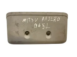 Mitsubishi Pajero Troisième feu stop P0223