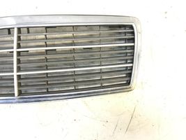 Mercedes-Benz E W210 Grille de calandre avant 