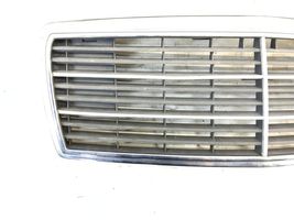 Mercedes-Benz E W210 Grille de calandre avant 