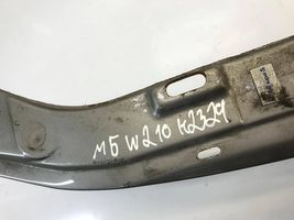 Mercedes-Benz E W210 Staffa del pannello di supporto del radiatore parte superiore 