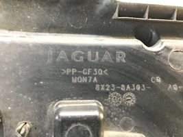 Jaguar XF Radiatoru paneļa augšējā daļa (televizors) 8x238a303cd