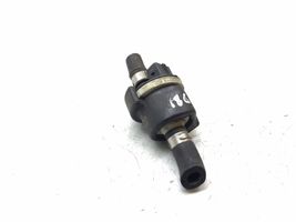 Volkswagen PASSAT B5 Breather valve 058133517a