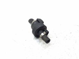 Volkswagen PASSAT B5 Breather valve 058133517a